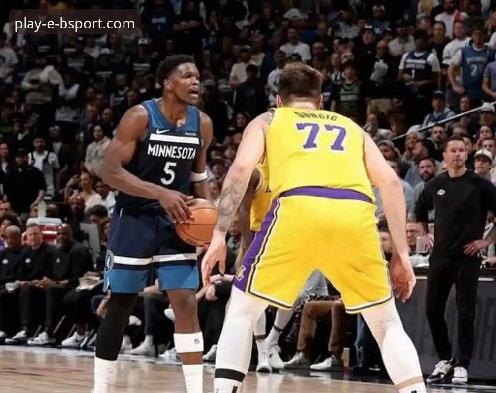 东契奇单骑救主 vs 团队多点开花：深度解析湖人险胜步行者的背后逻辑